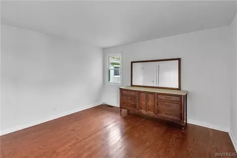 Bedroom - 39 Mapleview Dr, Amherst, NY 14226 photo 4 of 10