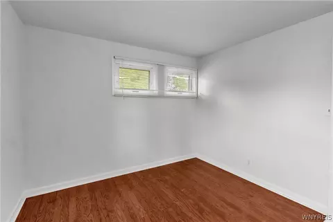 Bedroom - 39 Mapleview Dr, Amherst, NY 14226 photo 9 of 10