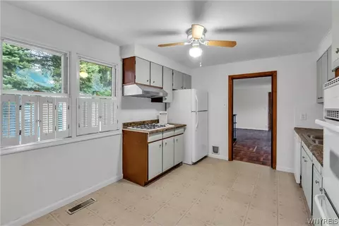 Kitchen - 39 Mapleview Dr, Amherst, NY 14226 photo 3 of 5