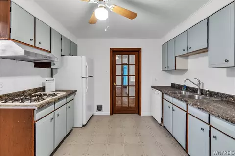 Kitchen - 39 Mapleview Dr, Amherst, NY 14226 photo 5 of 5