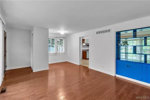 Living - 39 Mapleview Dr, Amherst, NY 14226 photo 3 of 4