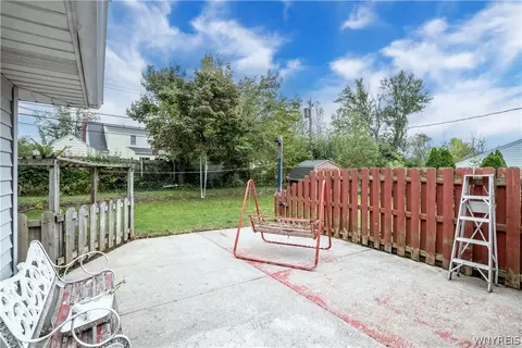 Exterior - 39 Mapleview Dr, Amherst, NY 14226 photo 5 of 14