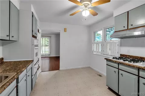 Kitchen - 39 Mapleview Dr, Amherst, NY 14226 photo 4 of 5