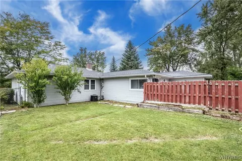 Exterior - 39 Mapleview Dr, Amherst, NY 14226 photo 8 of 14