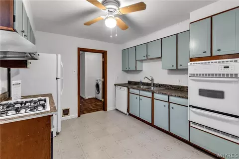 Kitchen - 39 Mapleview Dr, Amherst, NY 14226 photo 1 of 5