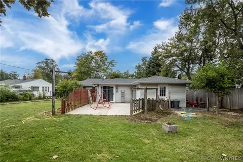 Exterior - 39 Mapleview Dr, Amherst, NY 14226 photo 11 of 14