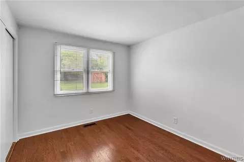 Bedroom - 39 Mapleview Dr, Amherst, NY 14226 photo 2 of 10
