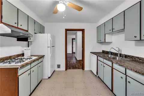 Kitchen - 39 Mapleview Dr, Amherst, NY 14226 photo 2 of 5