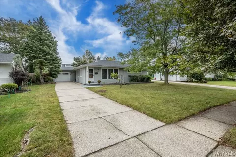 39 Mapleview Dr, Amherst, NY 14226