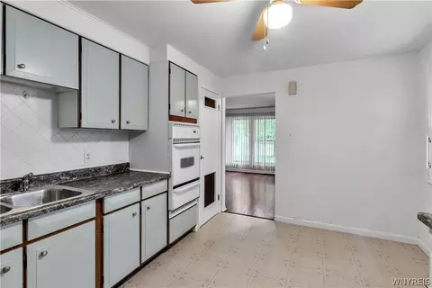 Entry Way - 39 Mapleview Dr, Amherst, NY 14226 photo 2 of 3