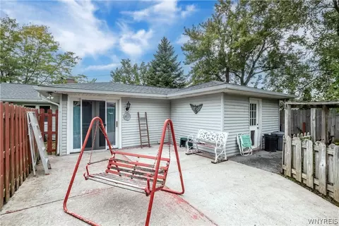 Exterior - 39 Mapleview Dr, Amherst, NY 14226 photo 7 of 14