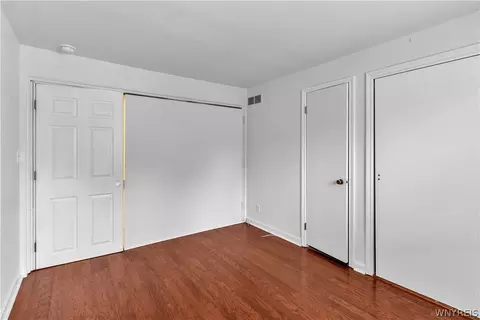 Bedroom - 39 Mapleview Dr, Amherst, NY 14226 photo 3 of 10