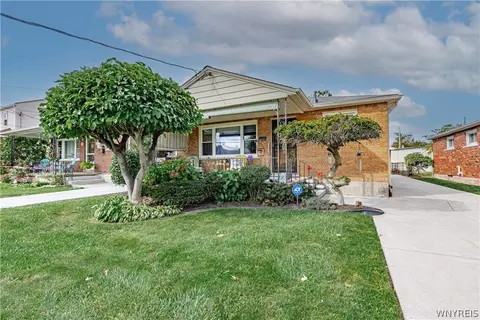 746 82nd St, Niagara Falls, NY 14304