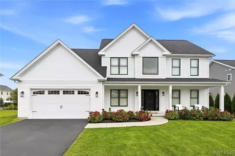 141 Canalview Ter, Amherst, NY 14228