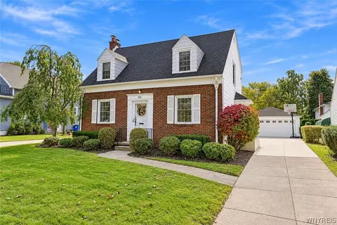 101 Hyledge Dr, Amherst, NY 14226