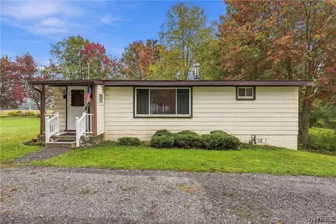 12077 Liberia Rd, East Aurora, NY 14052