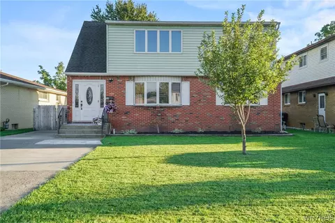 33 Pacific Ave, Lackawanna, NY 14218