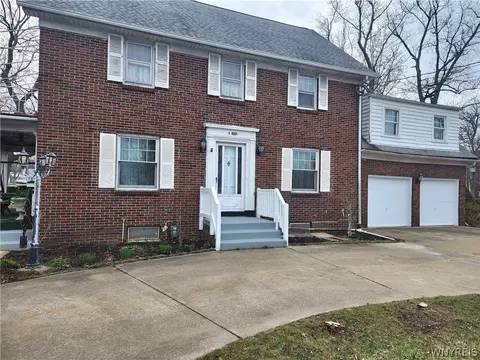5009 Lake Shore Rd, Hamburg, NY 14075