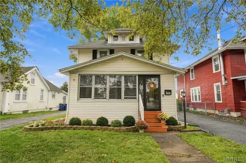 762 Walnut St, Lockport, NY 14094