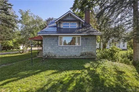 41 East Ave, Newstead, NY 14001