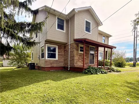 5945 Ward Rd, Sanborn, NY 14132