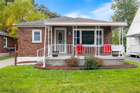 562 78th St, Niagara Falls, NY 14304