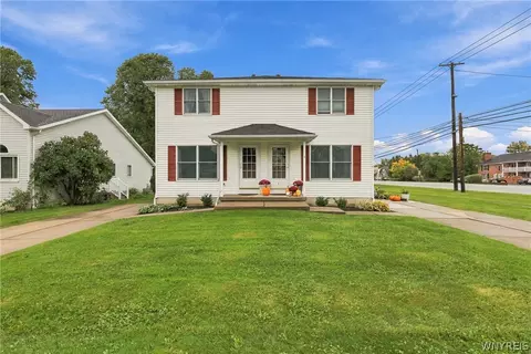 1 Montauk Ln, Lancaster, NY 14086