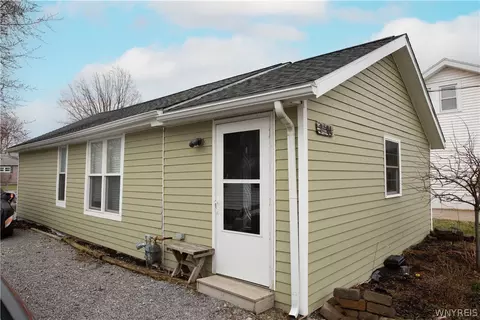 2704 Riverton Ave, Hamburg, NY 14075