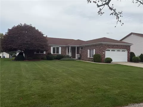 9 Lucia Ct, Lancaster, NY 14086