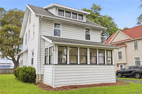 51 Redfield Pkwy, Batavia, NY 14020