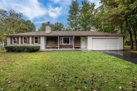 102 Old Orchard Ln, Orchard Park, NY 14127