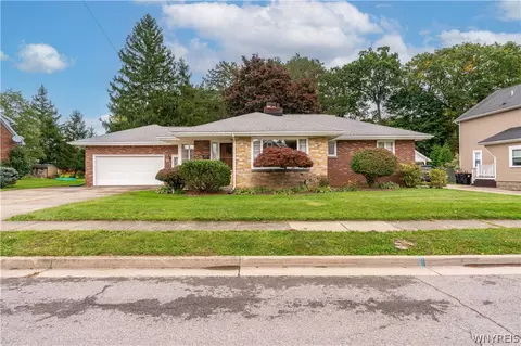 98 Woodlawn Ave, Lancaster, NY 14086