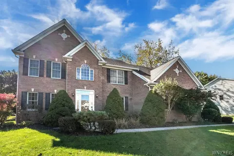 9651 Deerview Ln, Clarence Center, NY 14032