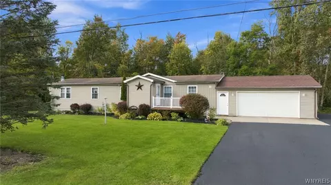 8862 S Lake Rd, Pembroke, NY 14036