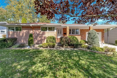 752 Meadowbrook Dr, North Tonawanda, NY 14120