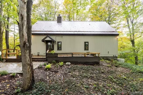 11655 Bolton Rd, Ashford, NY 14141