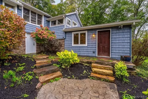 7015 S Abbott Rd, Hamburg, NY 14075