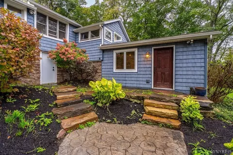 7015 S Abbott Rd, Hamburg, NY 14075