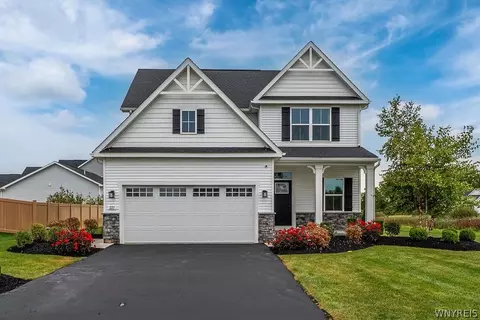 221 Stonebridge Rd, Grand Island, NY 14072