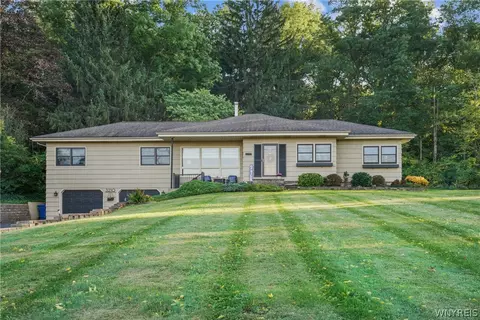 3210 Lower Mountain Rd, Cambria, NY 14132