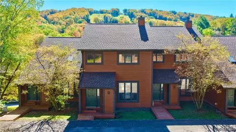 9 Stone Rdg, Ellicottville, NY 14731