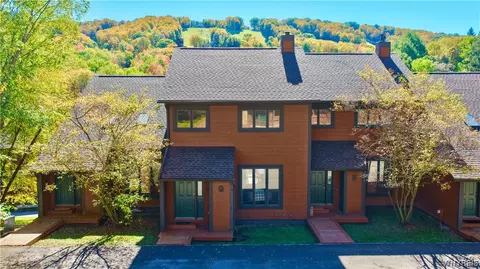 9 Stone Rdg, Ellicottville, NY 14731