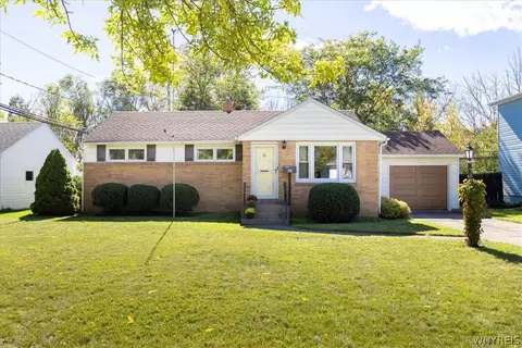 158 Park Forest Dr, Amherst, NY 14221