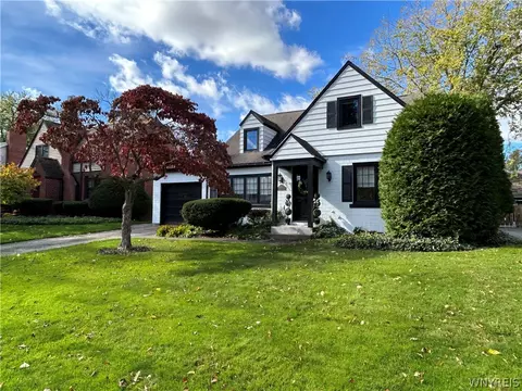 87 Lamarck Dr, Amherst, NY 14226