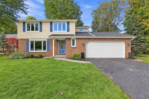 61 Eveningwood Ln, East Amherst, NY 14051