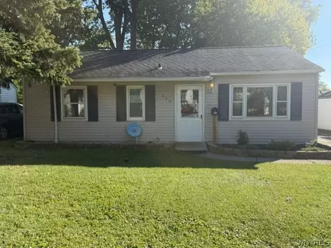 659 70th St, Niagara Falls, NY 14304