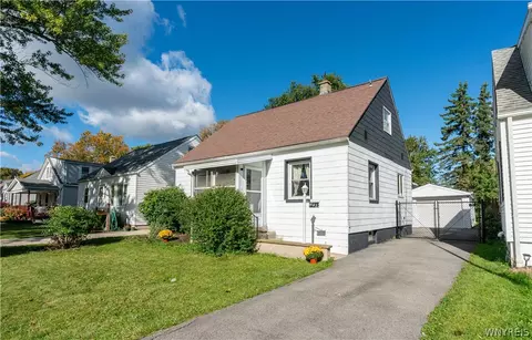 642 Emerson Dr, Amherst, NY 14226