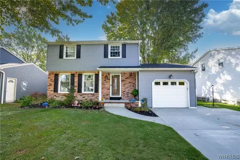 55 Gatewood Ln, Amherst, NY 14221