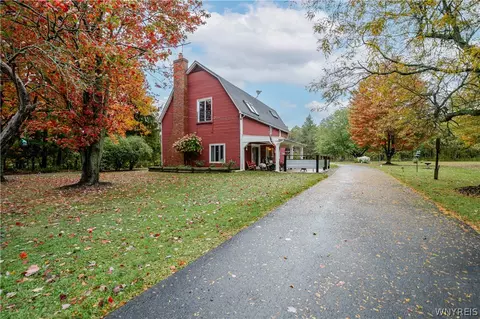 2645 Pleasant Ave, Lake View, NY 14085