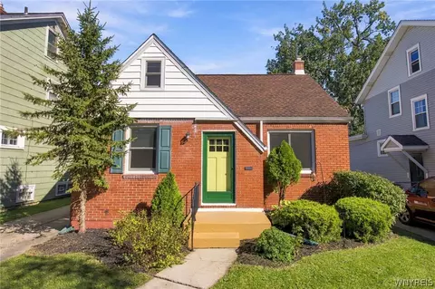 686 Mount Vernon Rd, Cheektowaga, NY 14215